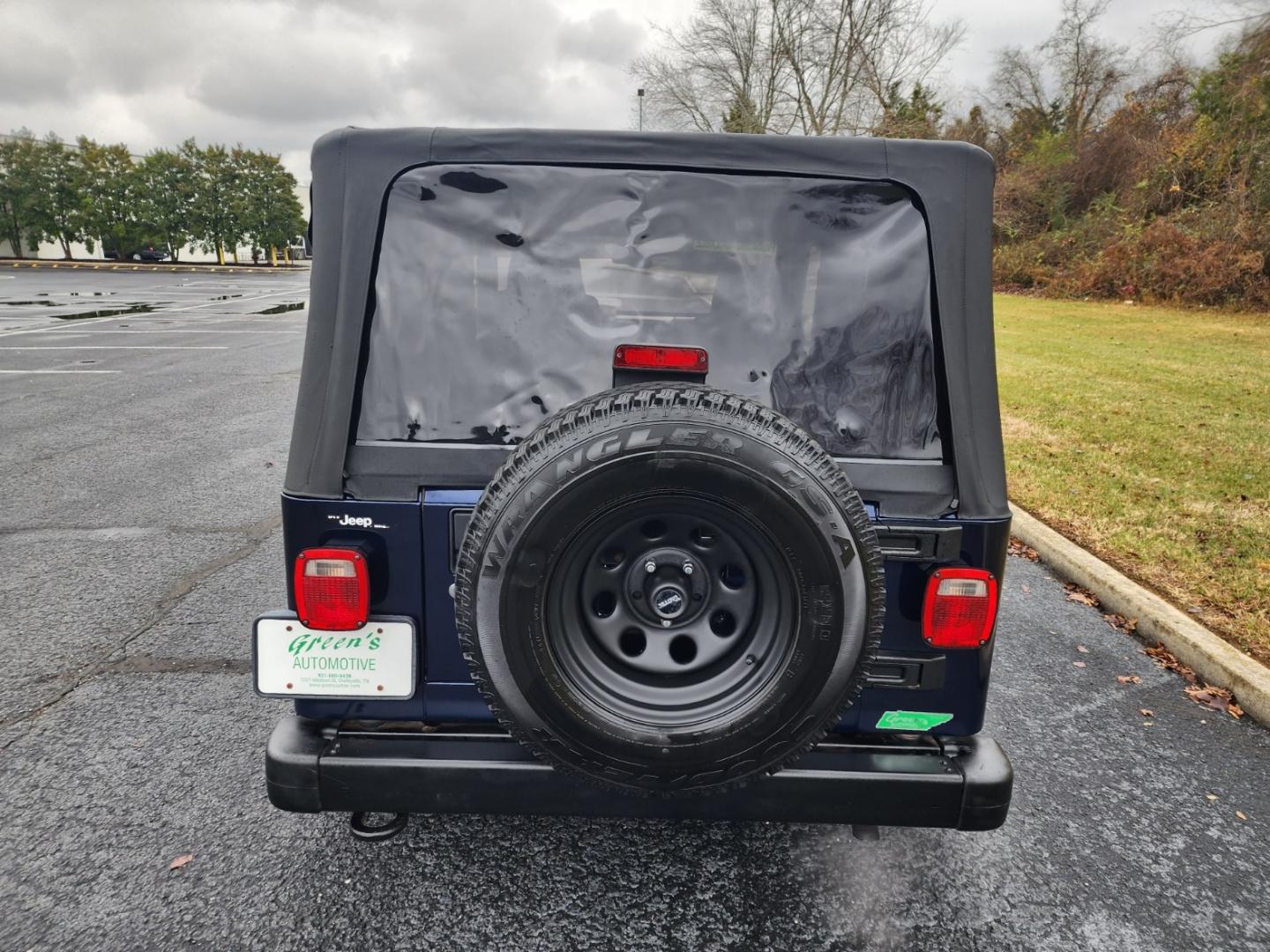 2006 Blue /Black Jeep Wrangler Unlimited (1J4FA44SX6P) with an 4.0L L6 OHV 12V engine, Automatic transmission, located at 1221 Madison St., Shelbyville, TN, 37160, (931) 680-9439, 0.000000, 0.000000 - Photo#2